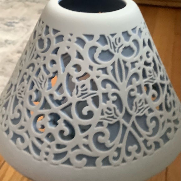 Partylite Pierced Cameo Candle Lamp, blue & white, EUC - Picture 2 of 5